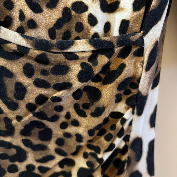Joseph Ribkoff leopard print faux wrap midi dress. V-neck hanker-chief detail - Picture 4 of 7
